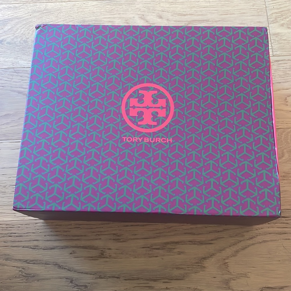 Tory Burch Fleming Soft Leather Shoulder Bag In Burgundy Red NWT - Picture 2 of 14